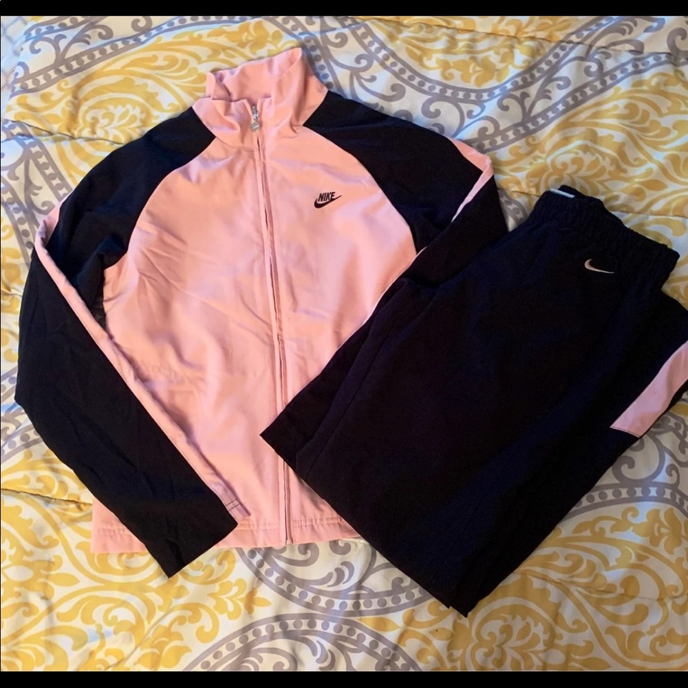Nike Women zip up jacket/pants